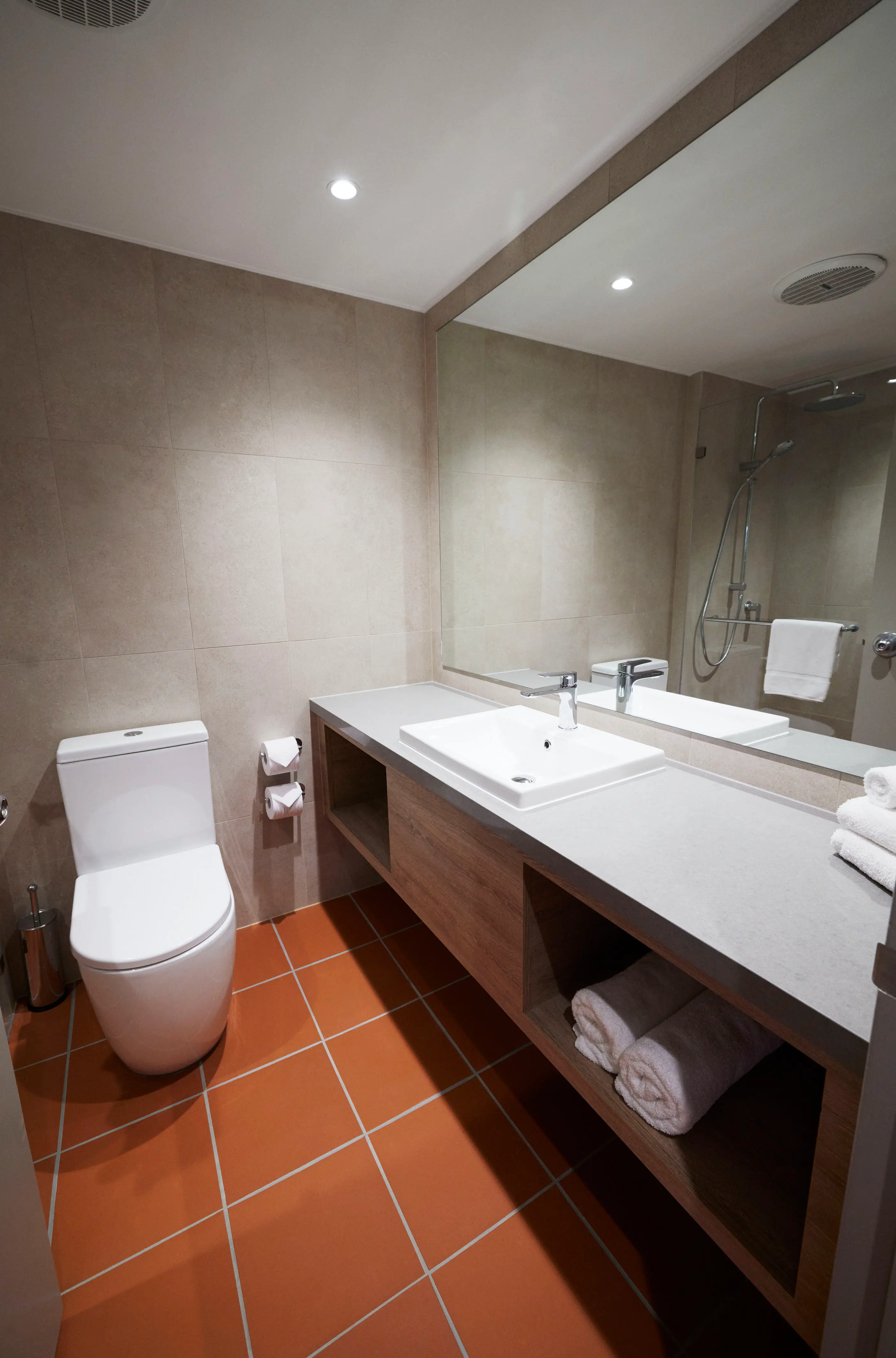 Outback Hotel Standard Room Bathroom