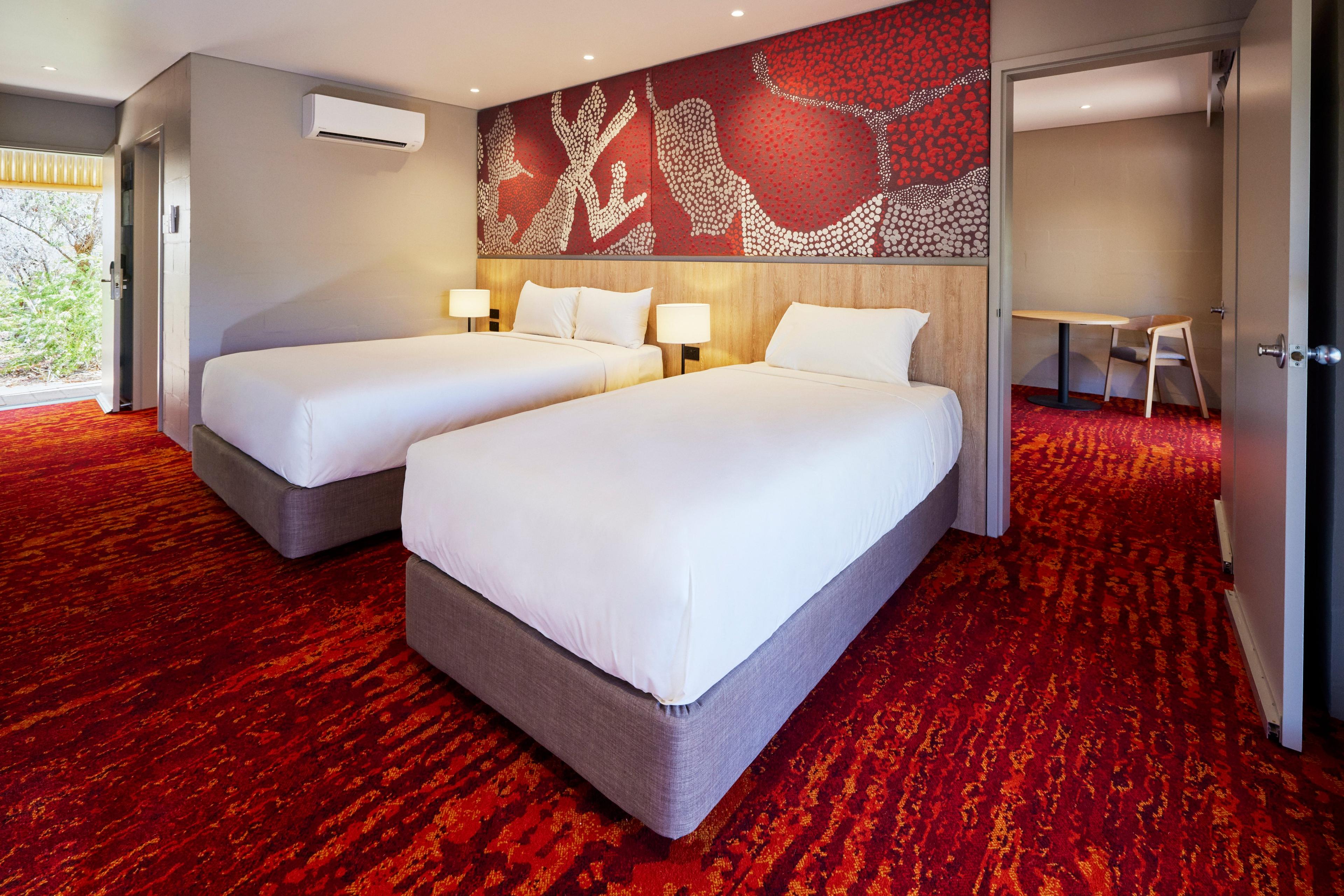 Outback Hotel & Lodge - Standard Room - Request Queen Plus 1 Single