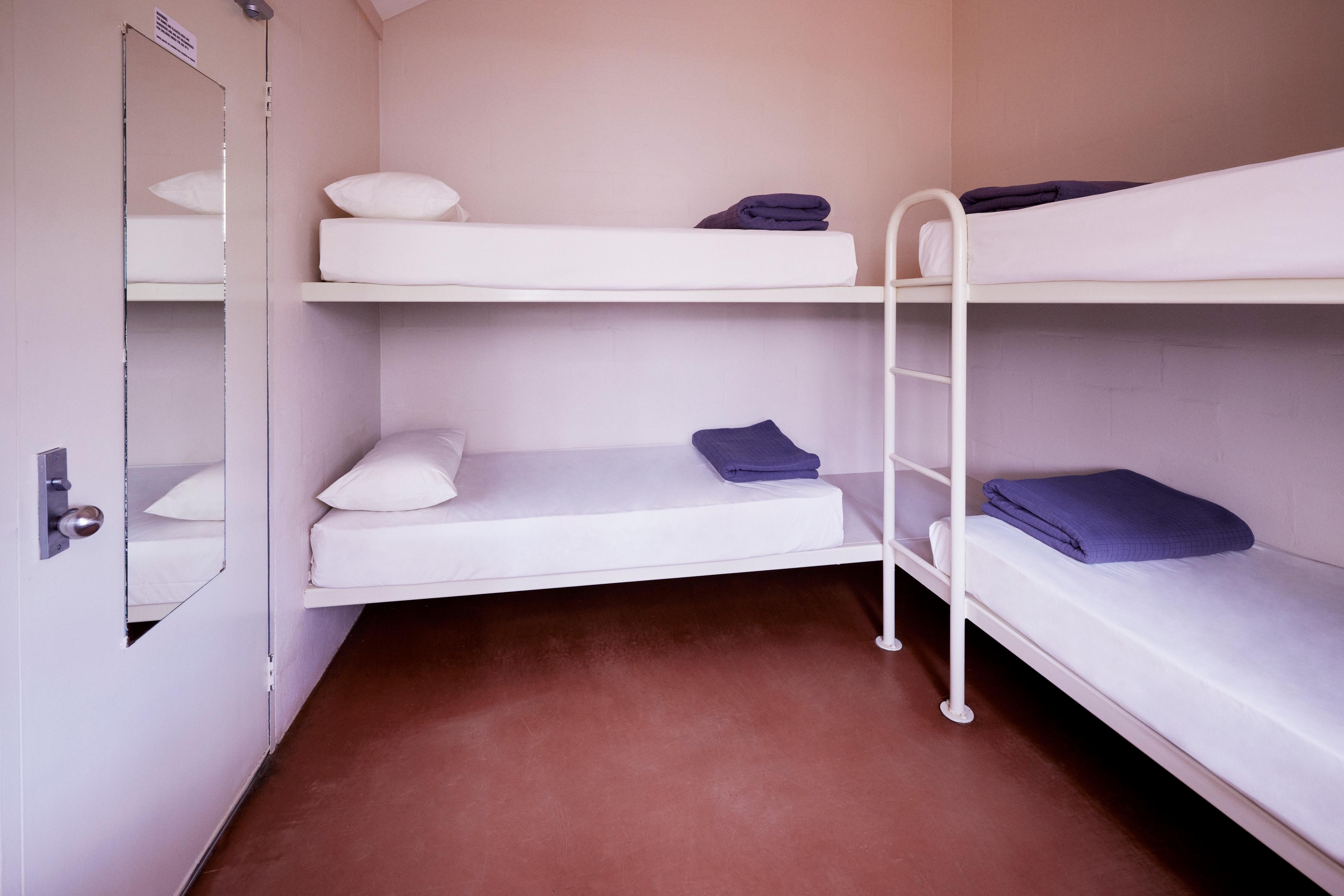 Outback Hotel & Lodge - Budget Quad Room