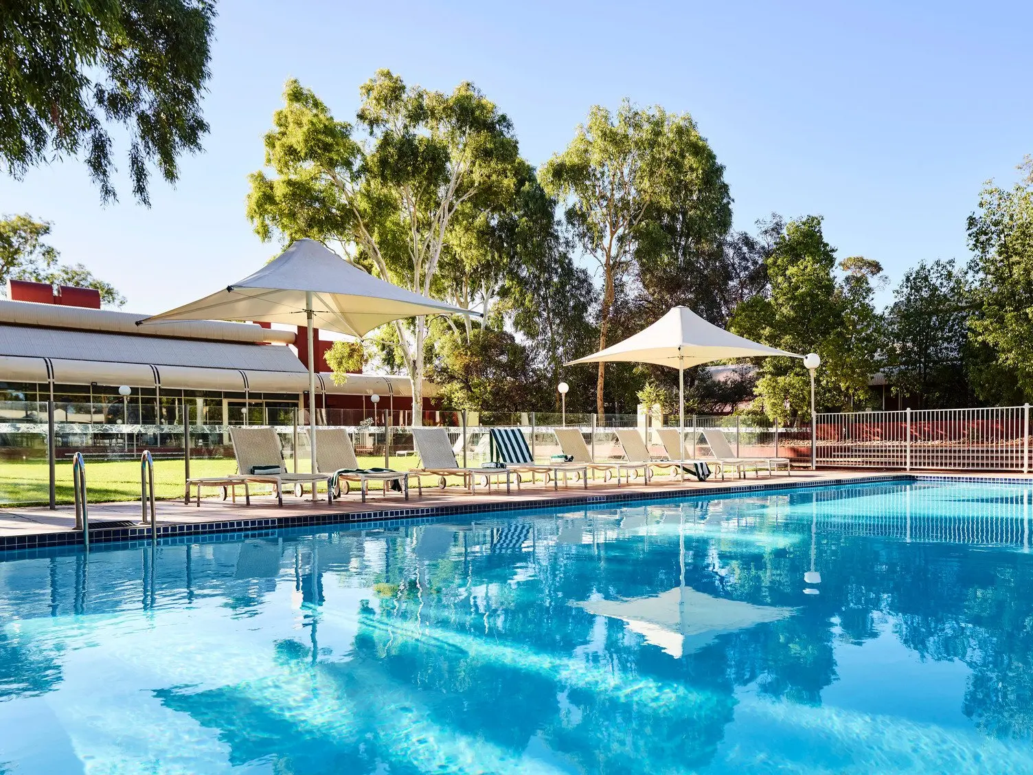 Pool Desert Gardens Hotel