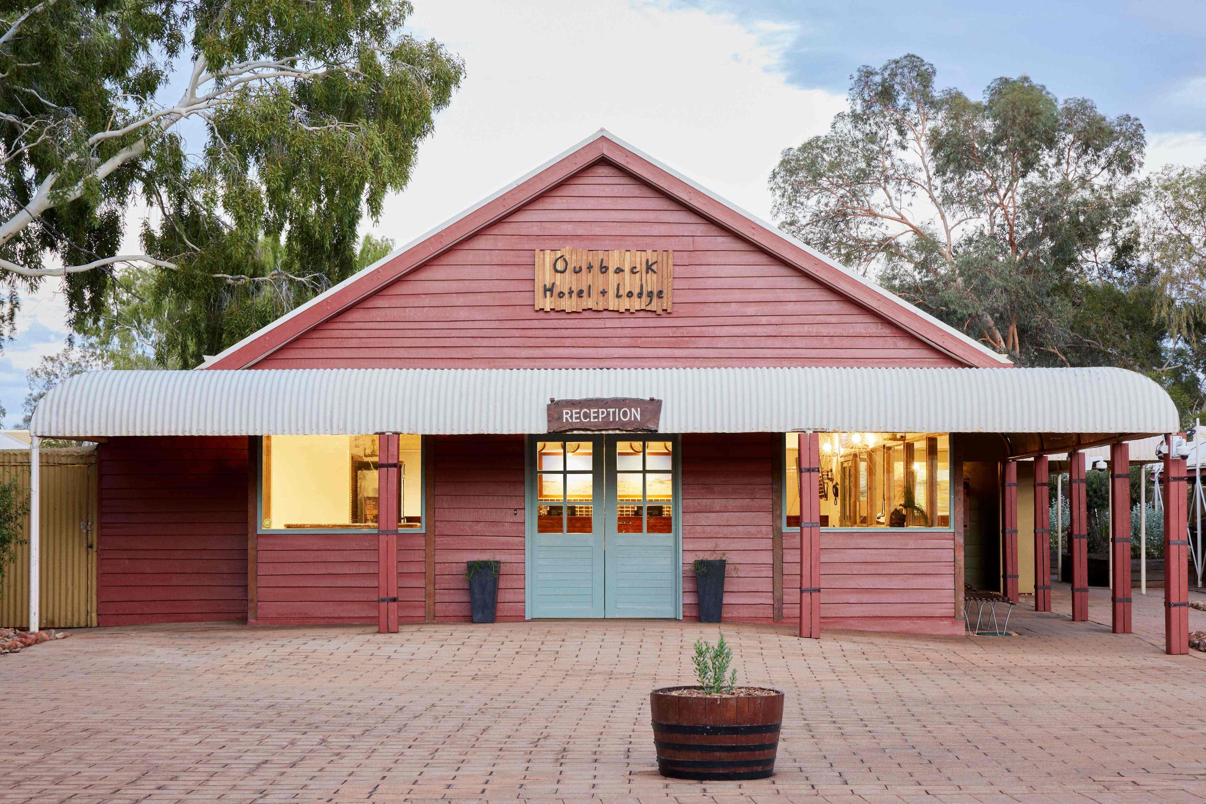 Ayers Rock Resort - Outback Hotel & Lodge Exterior