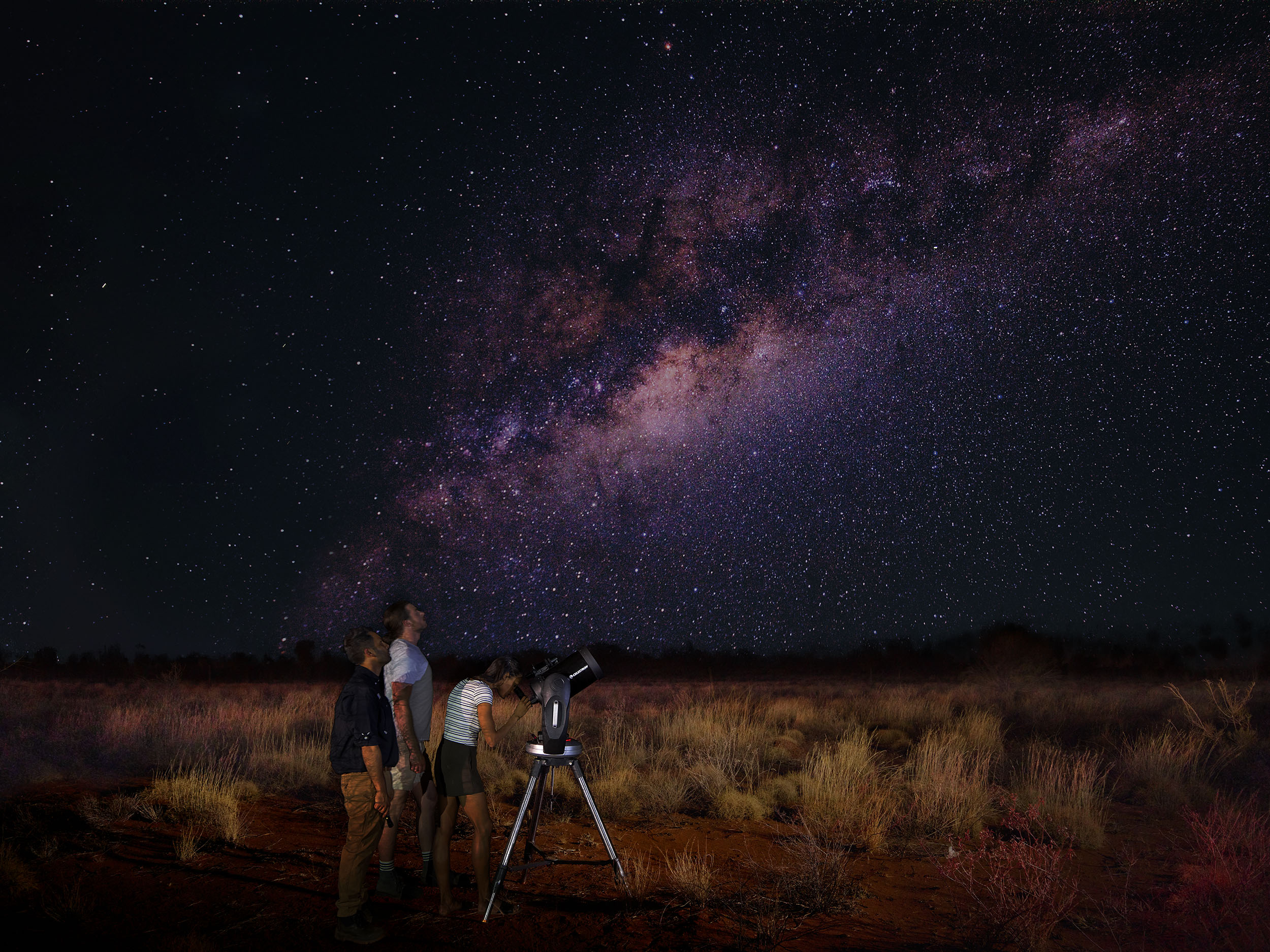 people stargazing in Uluru