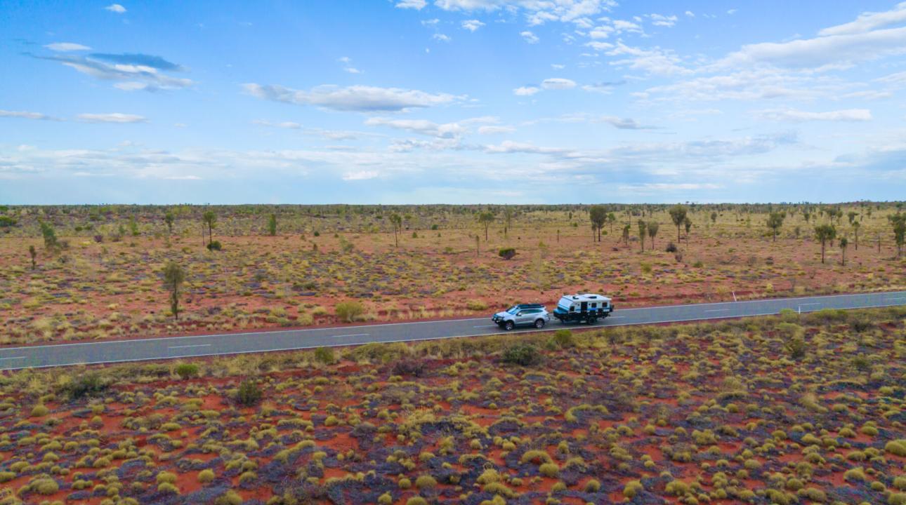 driving-in-the-australian-outback.