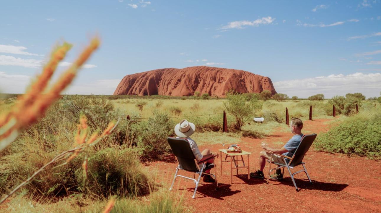 older-couple-enjoy-the-view-of-uluru